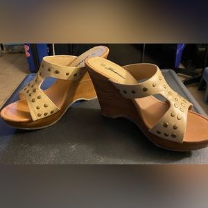 Wedge Sandals - Taupe
